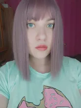 Is a wig-peluca corta recta negra con flequillo cabello sintético Bob pelucas para mujer rosa rojo morado marrón Cosplay pelo para fiesta diario