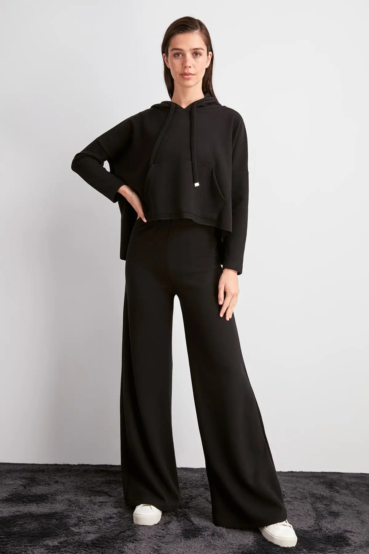 Trendyol расклешенные трикотажные спортивные штаны TWOAW20EA0184