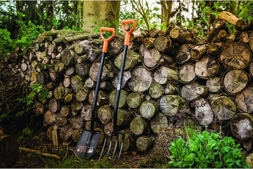 Вилы садовые Solid Fiskars