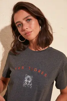 

Trendyol Embroidered Semi-Fitted Knitted T-Shirt TWOSS20TS0312