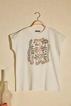

Trendyol Embroidered Basic Knitted T-Shirt TWOSS20TS1477