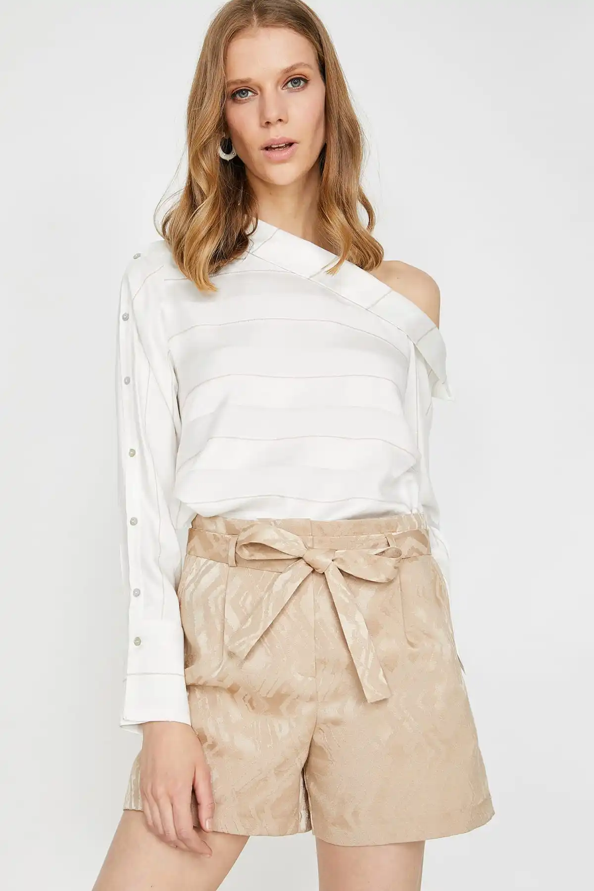 Coton женщины экрю нормальная талия карман деталь Beli ластовица шорты 9YAK01950UW
