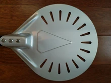 Pala pequeña de aluminio perforada para Pizza, herramienta antideslizante para Pizza, con mango de madera, 7, 8 y 9 pulgadas