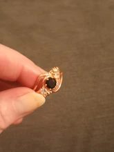 Huitan-Anillo de bruja para mujer, piedra negra única, ajuste giratorio, Diseño de banda, Color oro rosa, anillos de dedo de compromiso para mujer, venta al por mayor