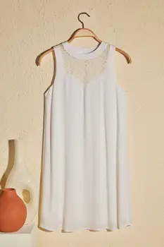 

Trendyol Lace Detail TWOSS20EL1583