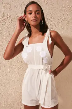 

Trendyol Embroidery Detail Jumpsuit TBESS20TU0042