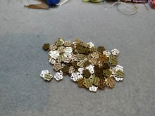 100 Uds. De abalorios de aleación de Metal de dos colores con dos letras, 8x8mm, colgantes para fabricación de joyería artesanal