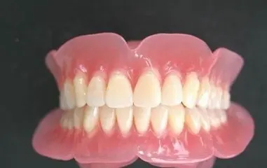 假牙牙缝间产生了臭味是什么原因-养生法典