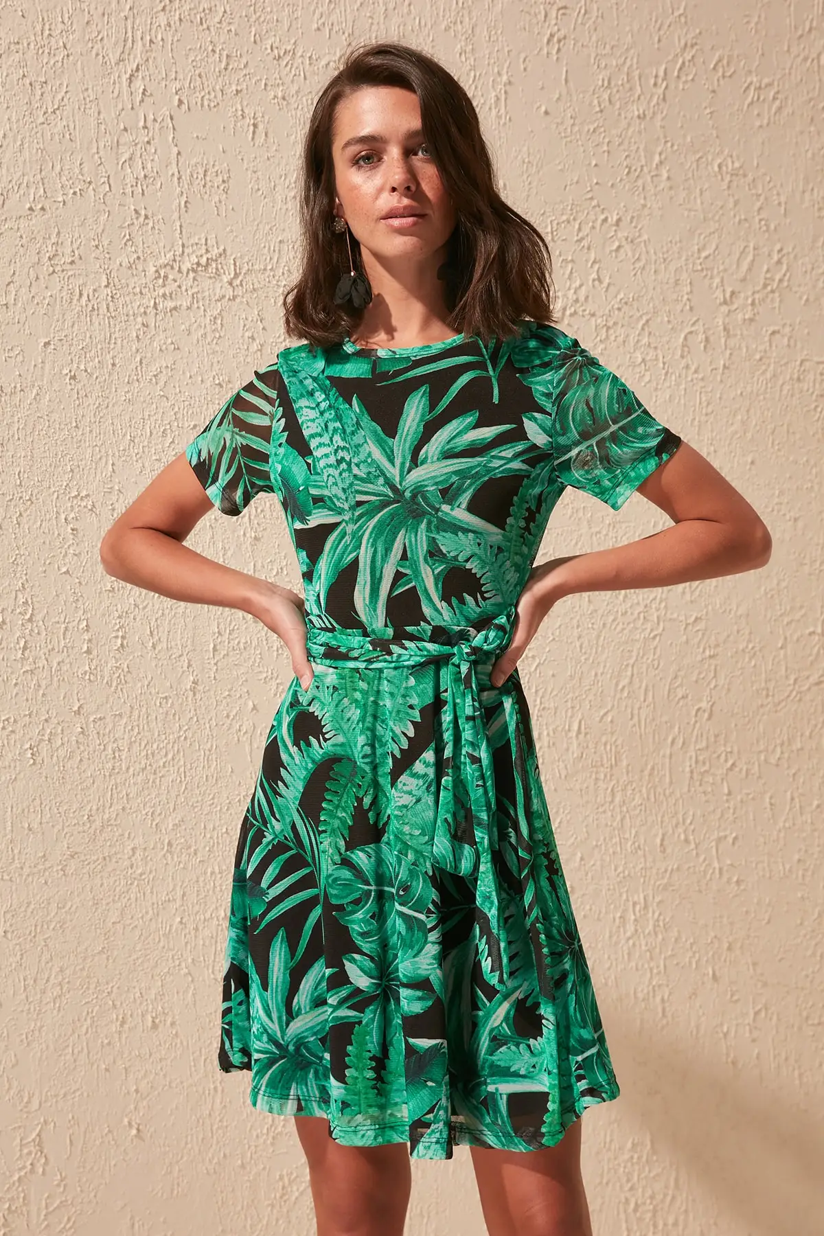 

Trendyol Leaf Pattern Tulle Knit Dress TWOSS20EL1379