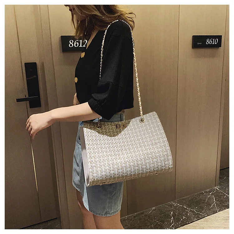 11528975633_1779584881