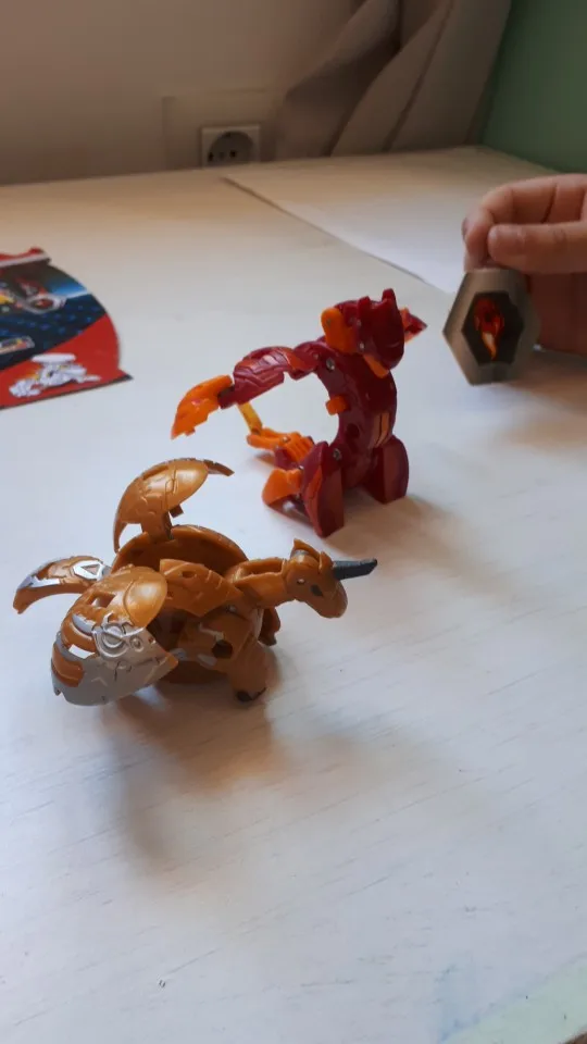 TOMY BAKUGANES Toupie Metal Fusion met Monster Ball Gyro Atletiek Speelgoed  Deformation Animal Instant deformation dinosaur