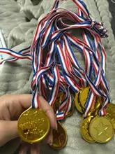 50 unids/set plástico dorado medallas el Día de los deportes bolsa de los premios juguetes para niños fiesta divertido suministros
