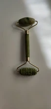 Masajeador de Jade Natural para cara, raspador de Gua Sha con rodillo de Jade, con microagujas