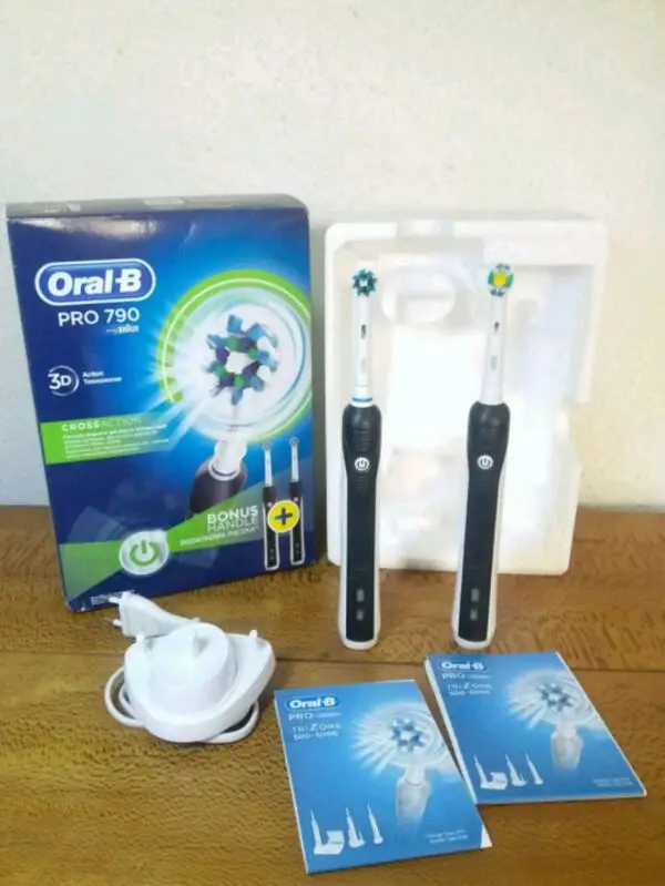 ORAL-B Pro 790 Crossaction Electric Rechargeable Toothbrush Tool Dentist Teeth Whitening Duo Advantage Package 2 Handles ORAL-B Pro 790 Crossaction Electric Rechargeable Toothbrush Tool Dentist Teeth Whitening Duo Advantage Package 2 Handles