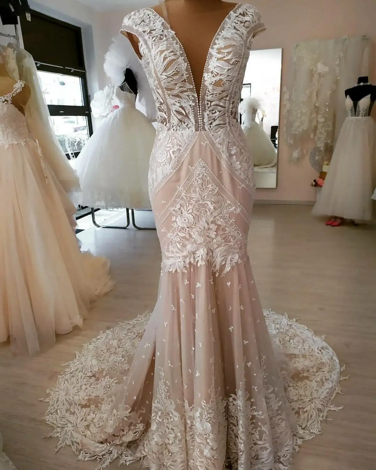 

Wedding Dresses 2020 Mermaid Arabic Dubai Full Lace Sleeveless Floor Length White Tulle Backless Bridal Gowns For Women