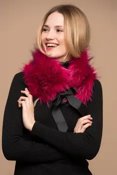 

9601 Fuchsia Fur Drawstring Collar