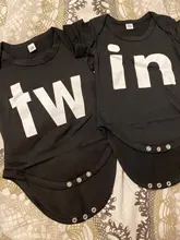 Ropa de gemelos para bebés recién nacidos, mono de manga corta con estampado con letras, trajes de una pieza a juego, color negro