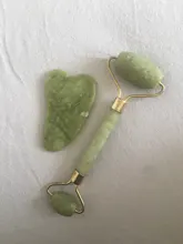 Gua Sha-Rodillo verde 2 en 1, herramientas de Jade Natural, masajeador con piedras para cara, cuello, espalda y Jawline