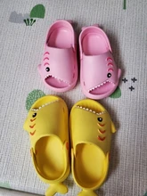 Zapatillas divertidas con forma de tiburón para niños y niñas, zapatillas antideslizantes para el hogar, zapatos de playa azules y rosas, para verano, 2021