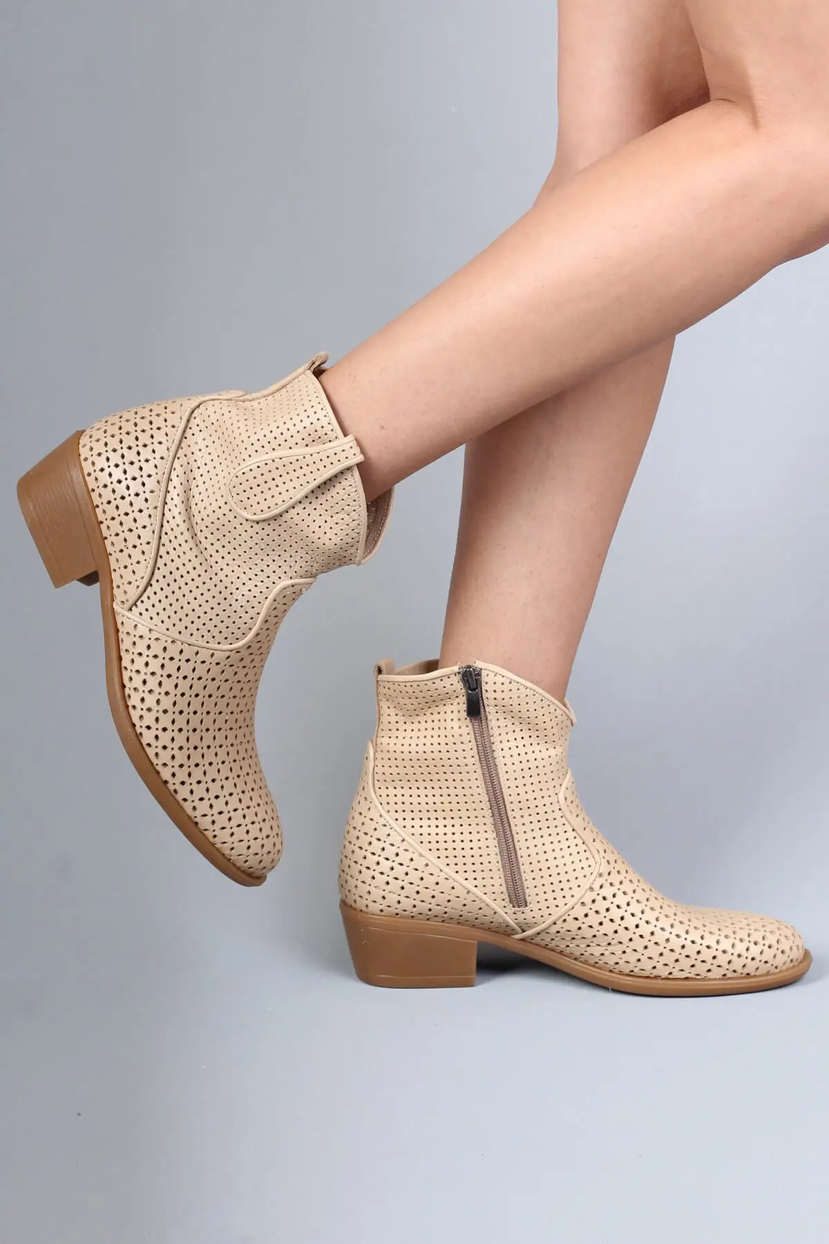 

Modabuymus Ankle Height Boot
