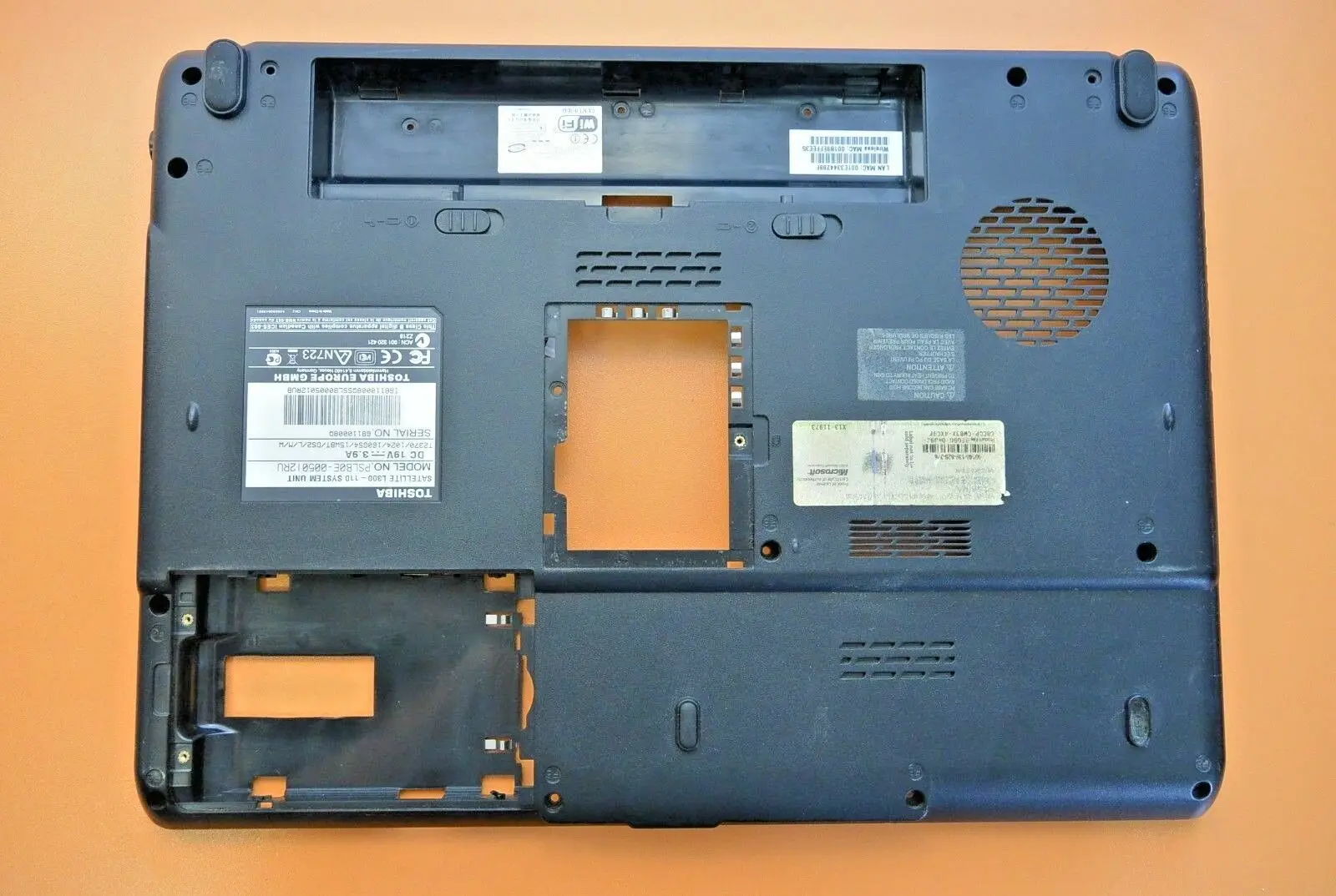 Toshiba Satellite L300 L300D L350 L350D Поддон нижняя часть корпуса ноутбука V000130170 | Компьютеры и