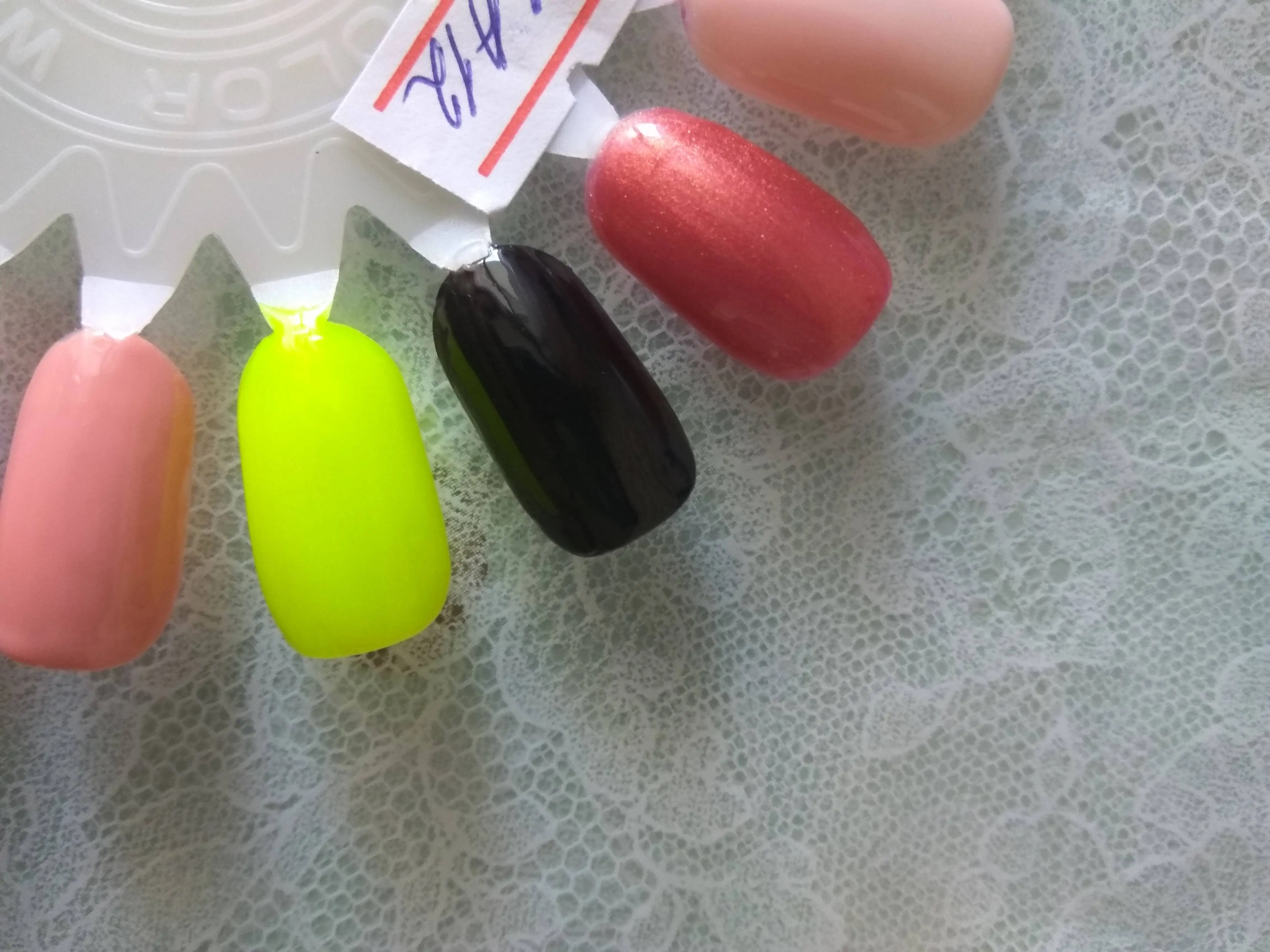 Ногти бубль гум. Покрытие гель лаком кисточкой. Лак sophin gellac, 12 мл, 0628. Лак в два слоя. Красить ногти.