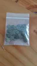 60 uds hallazgos de joyería de moda, etiquetas de metal para joyería, aleación de dos colores 8*8MM Flor de ciruela placa hecha a mano abalorios de letras