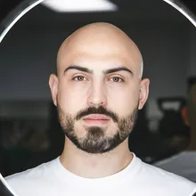 A***v