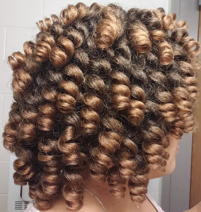 8 tum Ombre Jumpy Wand Curl Virkade flätor Jamaican Bounce Curl Syntetisk Virkad hårförlängning för svarta kvinnor