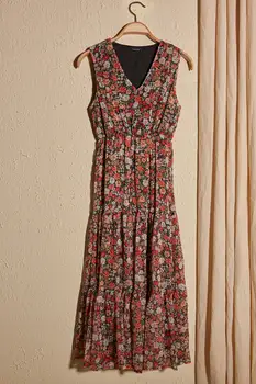 

Trendyol Flower Decorated Dress TWOSS20EL2731
