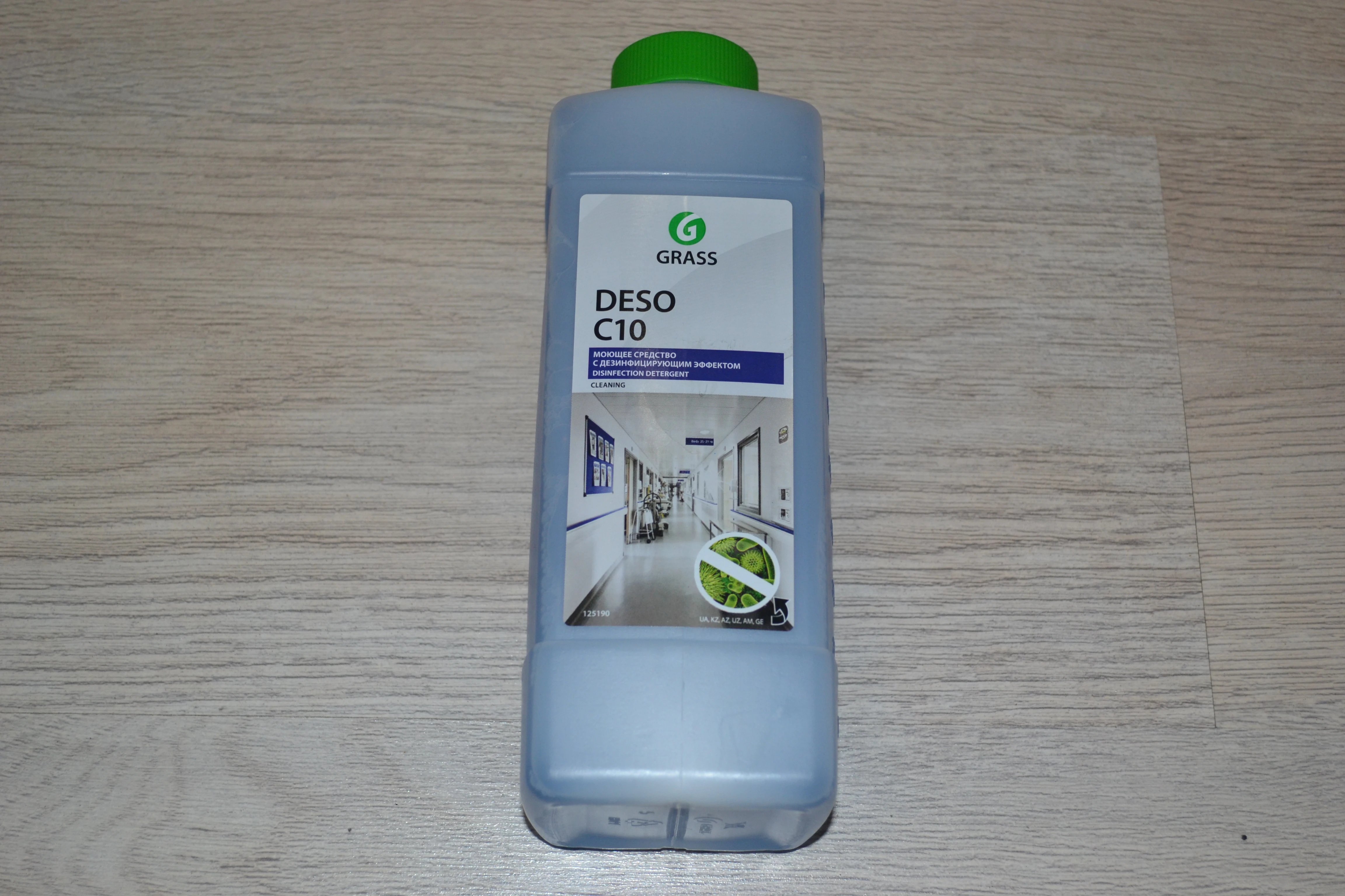 Deso-C10-detergent-disinfecting-agent-for-floors-and-surfaces-grass.jpg