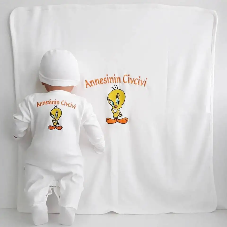 

Tweety Mother Chicks Embroidered Dented Gloved Jumpsuit + Blanket 4 PCs Set