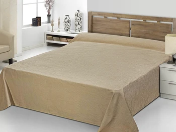 

Bedspread Delora color: Beige (220x270 cm)