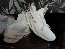 Zapatillas deportivas transpirables de malla para hombre y mujer, calzado ligero y suave y grueso con agujeros para parejas