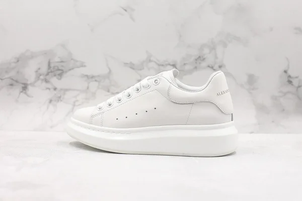 001 Unisex Alexander Mcqueen White Leather Platform Sneakers Unisex Flat  Casual Party Wedding Shoes Suede Sports Sneaker - Casual Sneakers -  AliExpress