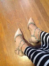 Sandalias de charol puntiagudas para mujer, zapatos con hebilla de remache grueso con tacón, salvaje delgada, verano 2021