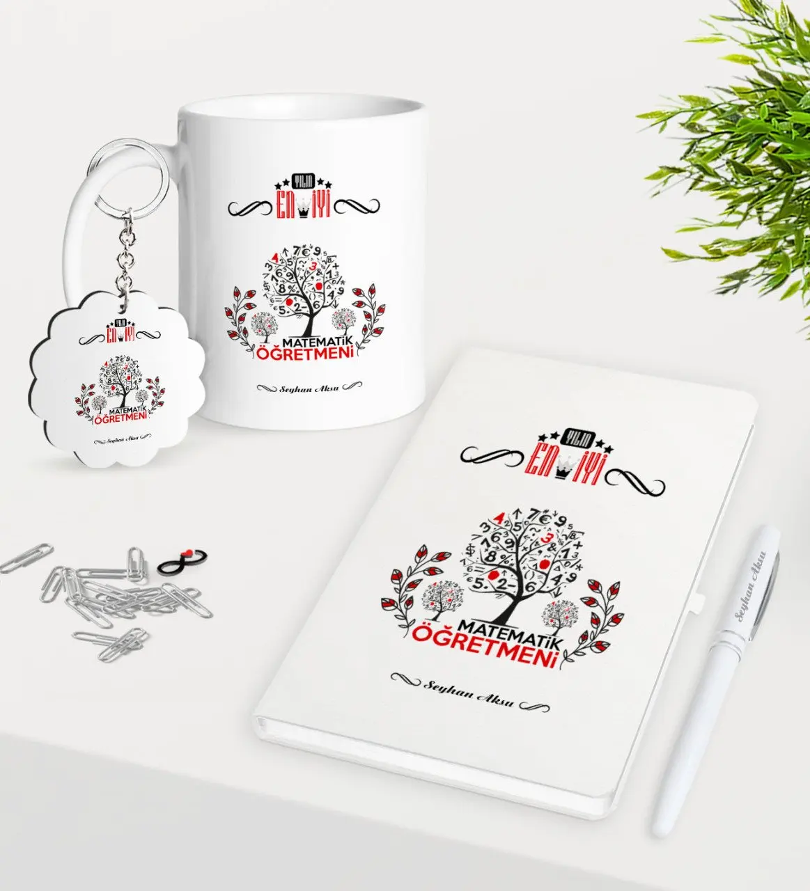 Персонализированные лучшие математические учительницы года брелок с трофеем