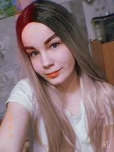 Is a wig-Peluca de cabello sintético para mujer, pelo largo recto con degradado, color rubio, parte media, Natural, gris, verde, azul y negro, Cosplay