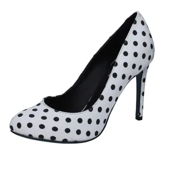 

18 KT women's pumps white fabric