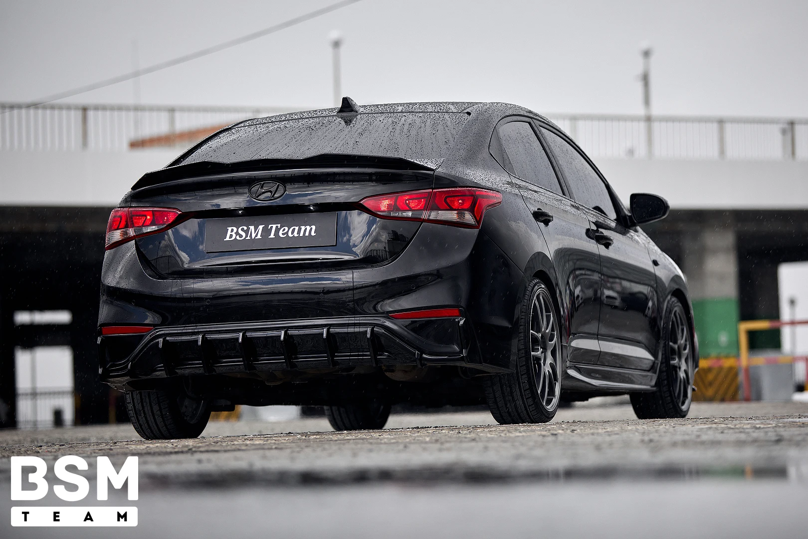 Диффузор заднего бампера солярис 2013. Двигатель вентилятора охлаждения солярис. Диффузор солярис. Диффузор солярис. Диффузор на хендай солярис 2018.