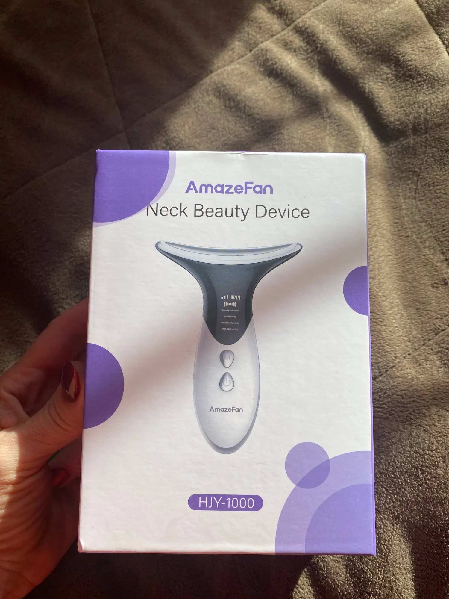 Отзыв о товаре AmazeFan Против морщин на шее Подтяжка для лица и шеи Устройство красоты Светодиодная фотонная терапия Уход за кожей EMS Затянуть шеи Массажер Ум... от пользователя 8***r