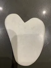 Gua Sha-rascador de piedra de Jade en forma de corazón, tablero hecho a mano de Gua Sha, rascador antiarrugas para el cuidado de la piel, belleza, 1 unidad