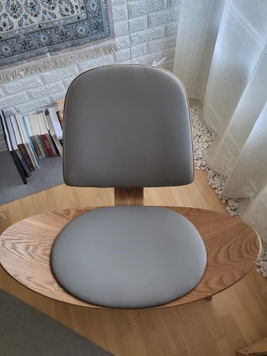 Daedalus Designs - Hans Wegner's Three-Legged Shell Chair - Carl Hansen & Son CH07 Shell Chair - Review