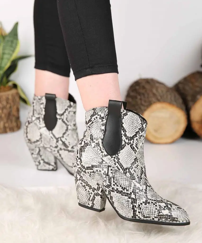 

Mosimoso Women's Ankle Height Boot Raynell Black White Snake Pattern Heels Women Western Boots