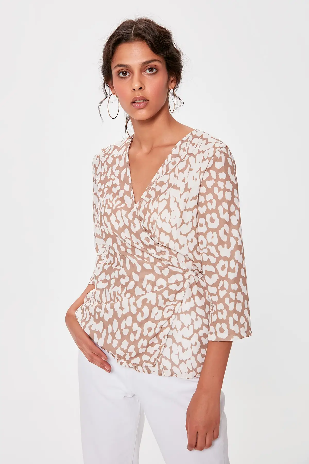 

Trendyol Raw White Print Blouse TWOAW20BZ0473
