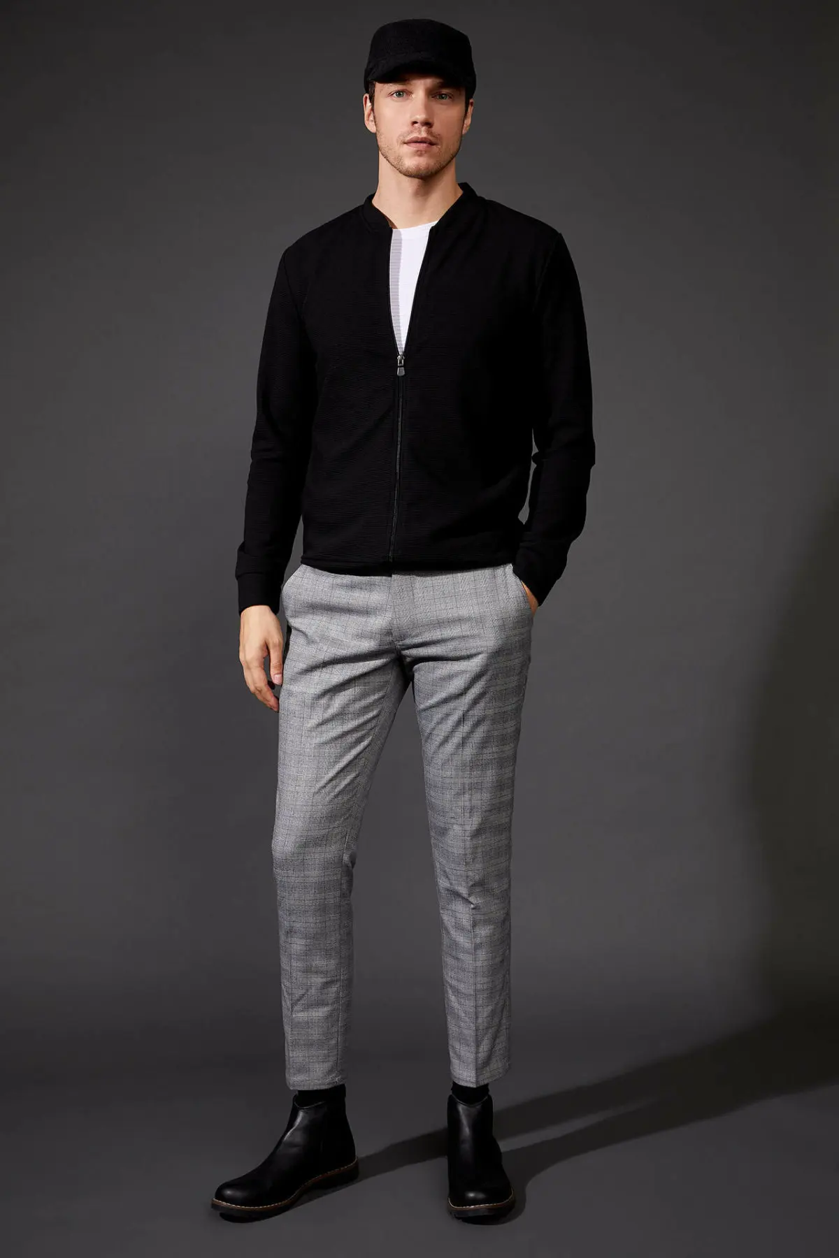 

DeFacto Man Trousers-L6808AZ19WN