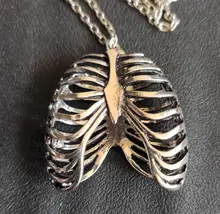 Collar de pecho anatómico para hombre, jaula de costilla humana, esqueleto colgante, moda novedosa, joyería de biología médica Vintage para hombre 2019