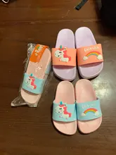 Zapatillas de unicornio arcoíris para niños y niñas, zapatos de playa, pantuflas suaves para interiores