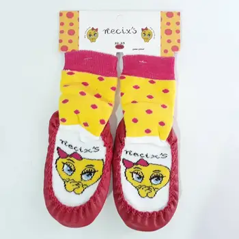 

Girl Emoji Crackle Socks