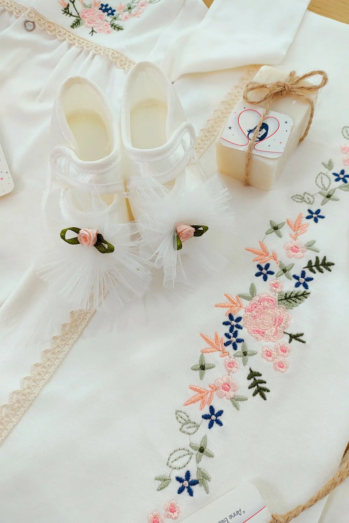 Рисунок 2 - Комплект нижнего белья для новорожденных